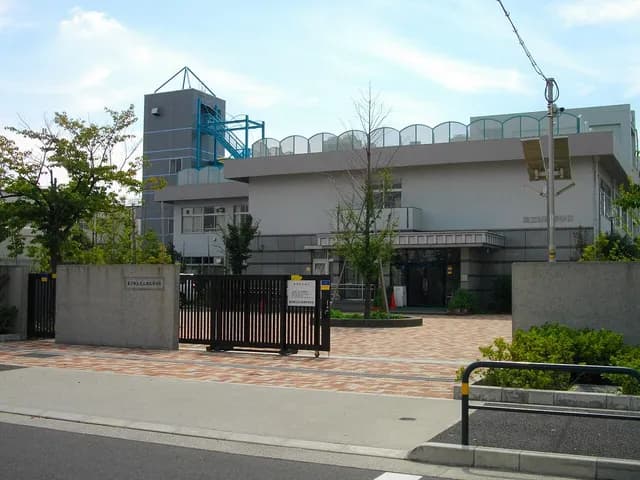 足立西高校の外観