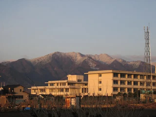 愛川高校の外観