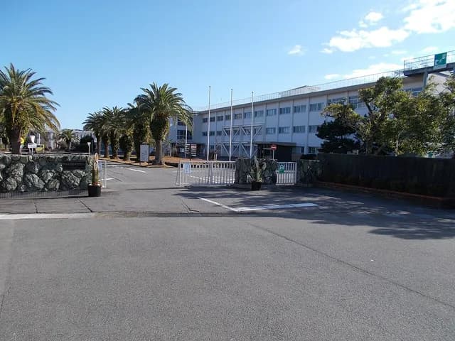 阿南工業高専の外観