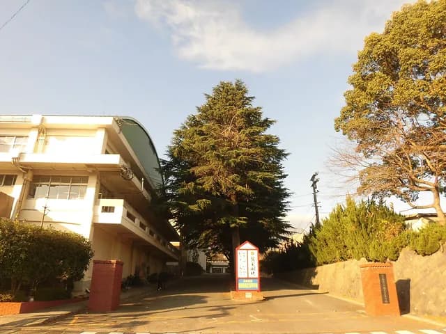 別府鶴見丘高校の外観