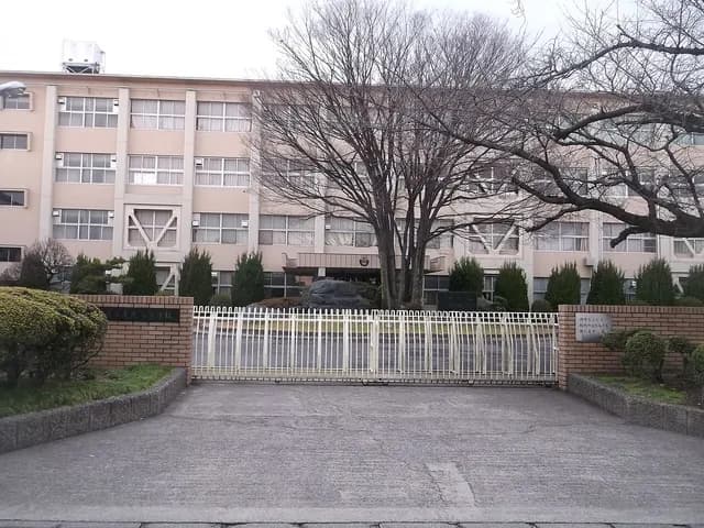 尾北高校の外観
