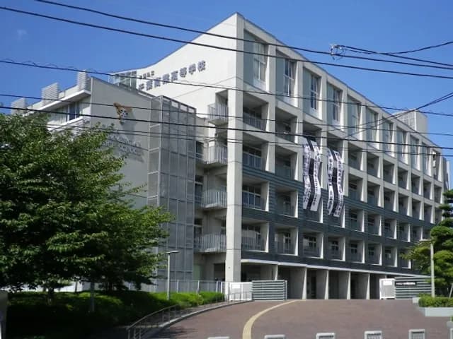 千葉商業高校の外観