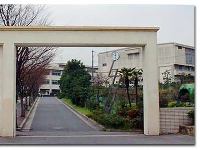 知多翔洋高校の外観
