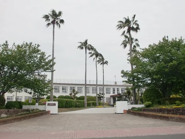 頴娃高校の外観