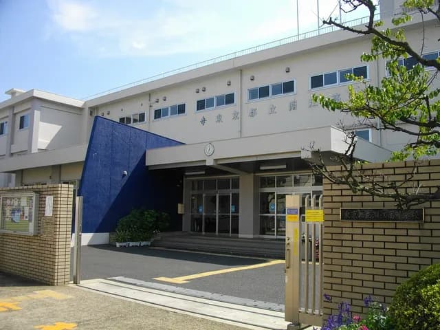 淵江高校の外観