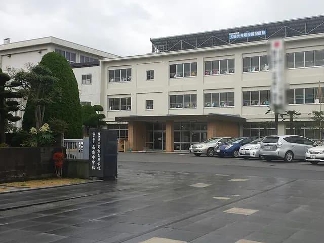 高志高校の外観