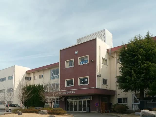 福島西高校の外観