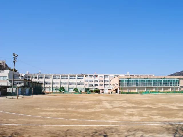 蒲郡高校の外観