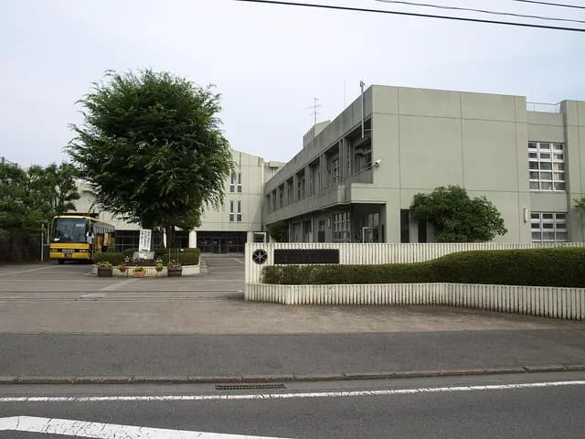 秦野曽屋高校の外観