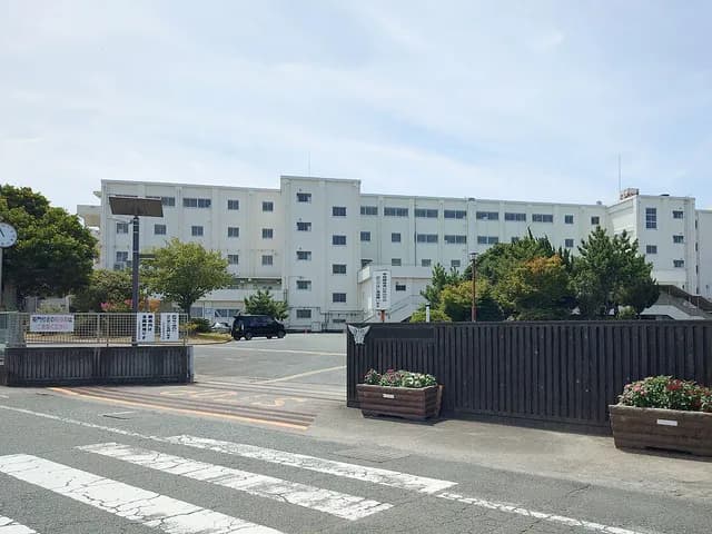 浜松湖東高校の外観