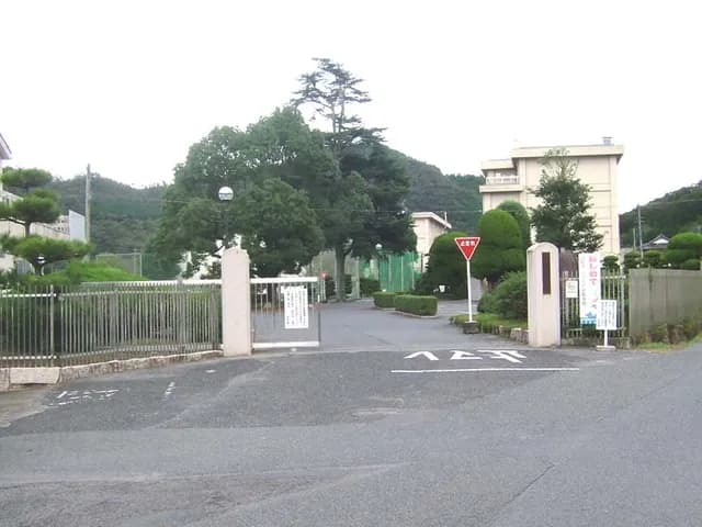 林野高校の外観