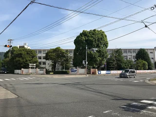 隼人工業高校の外観