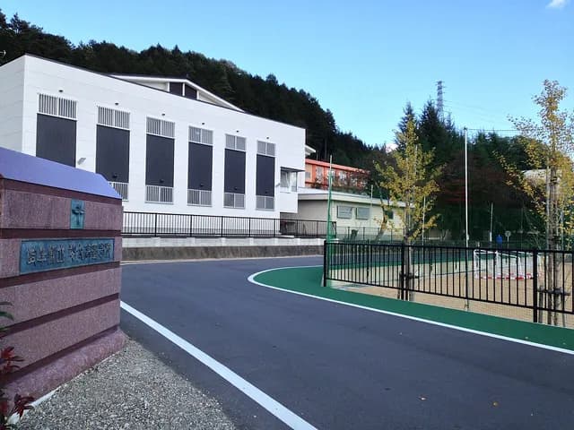 斐太高校の外観