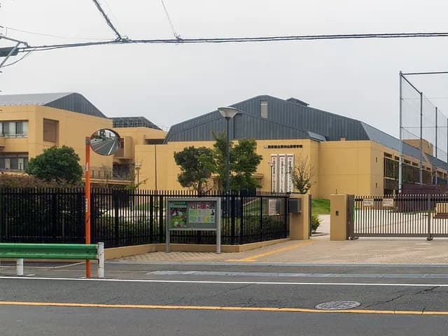 東村山高校の外観