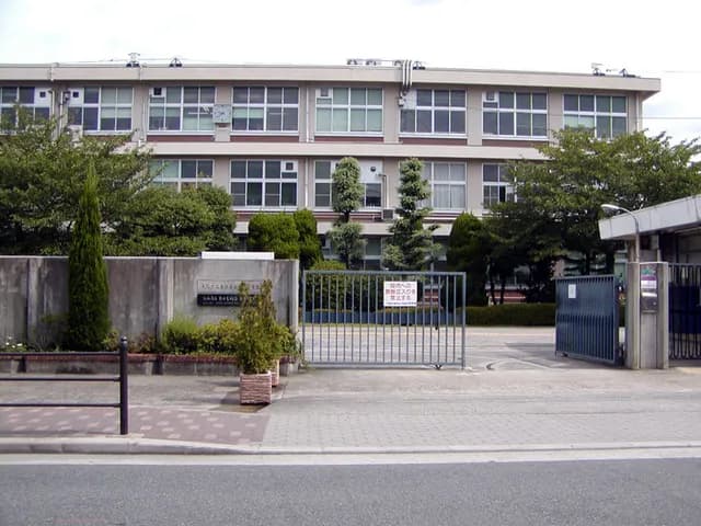 東住吉総合高校の外観