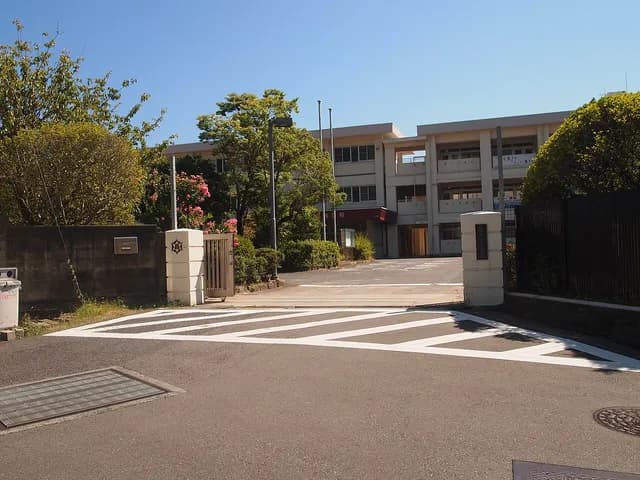 広高校の外観