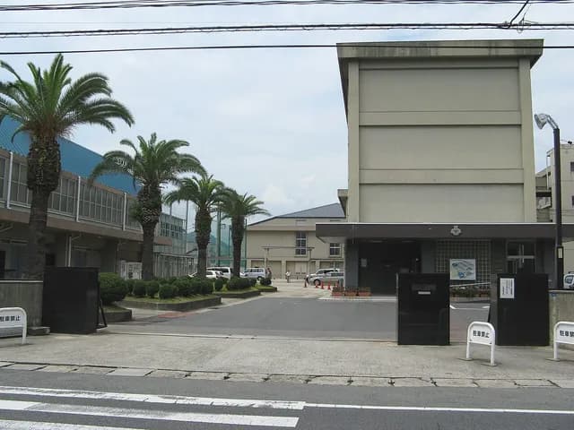 三原高校の外観