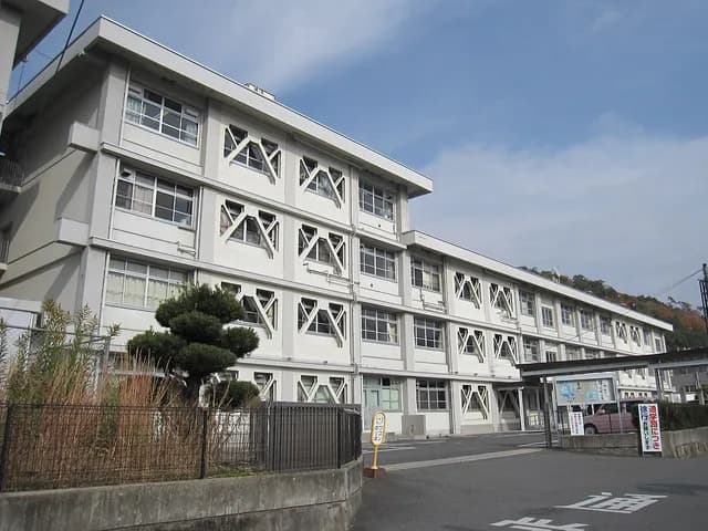 吉田高校の外観