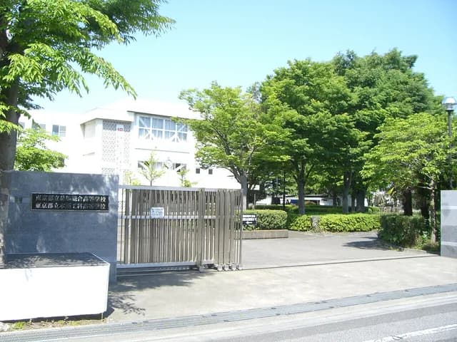 本所工科高校の外観