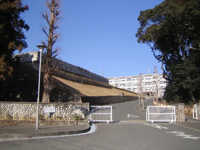 宝陵高校の外観