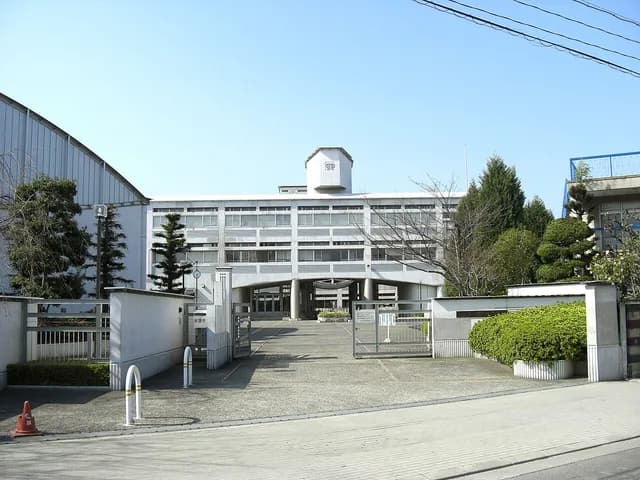 茨木高校の外観
