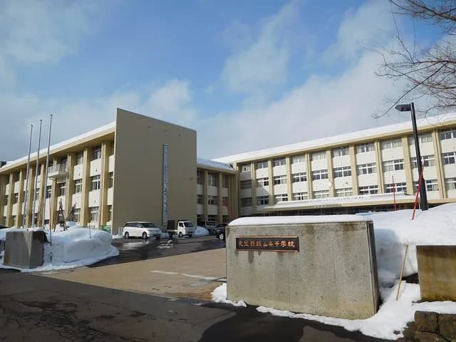 飯山高校の外観