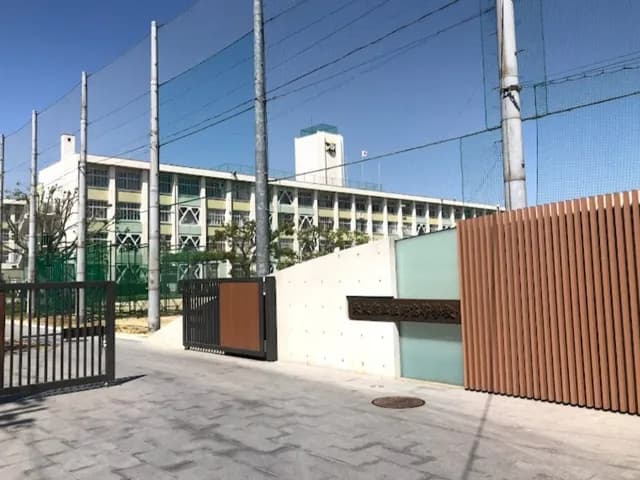 生野高校の外観