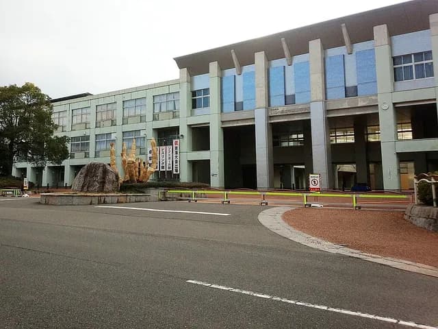 いなべ総合学園高校の外観
