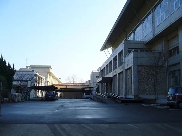 伊野商業高校の外観