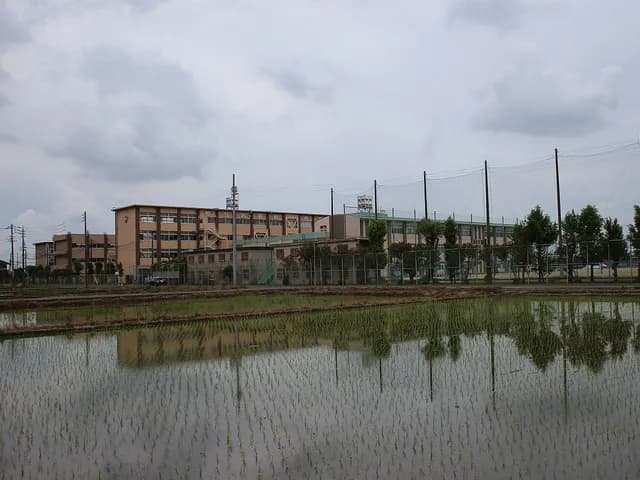 岩倉総合高校の外観