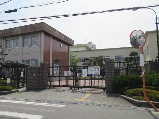 泉大津高校の外観