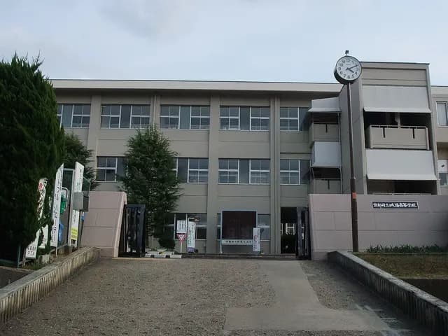 城陽高校の外観