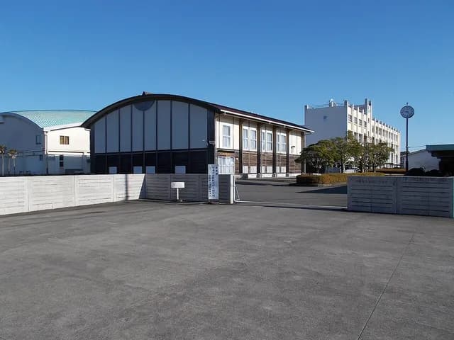 海部高校の外観