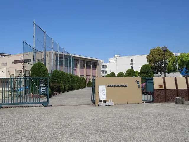貝塚南高校の外観
