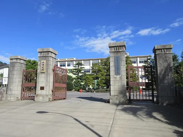 鶴城丘高校の外観