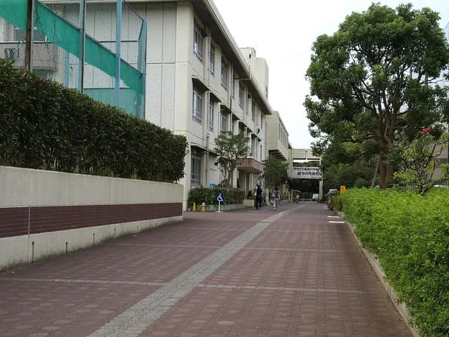釜利谷高校の外観