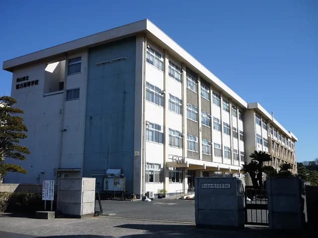 鴨方高校の外観