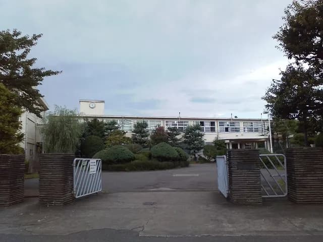 多摩高校の外観