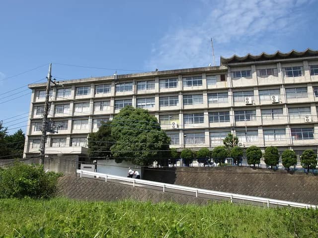 神奈川県立商工高校の外観