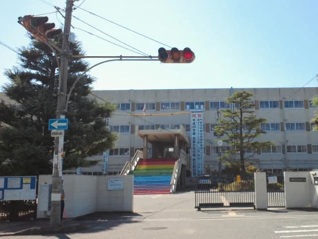河南高校の外観