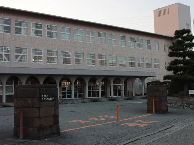 金沢伏見高校の外観