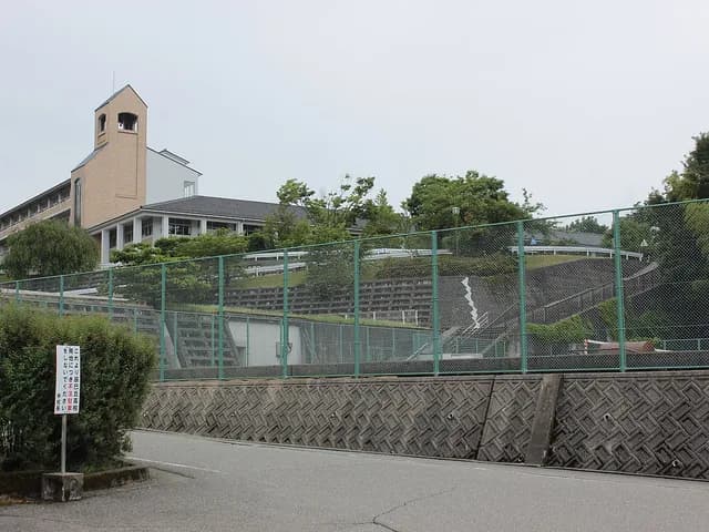 金沢辰巳丘高校の外観