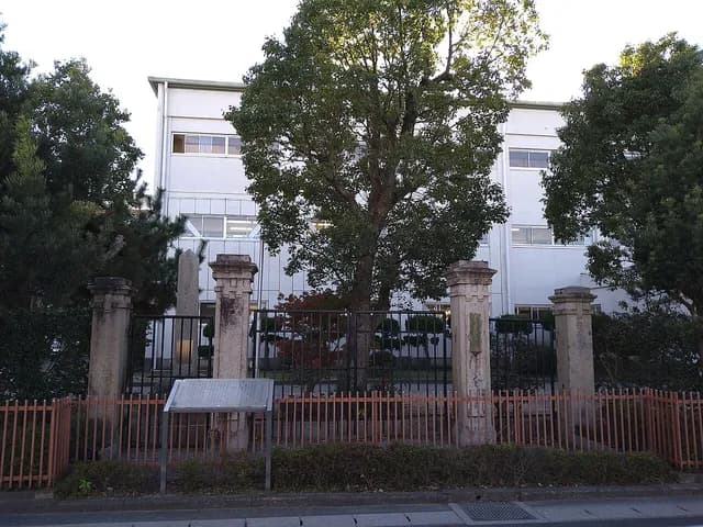 神戸高校の外観