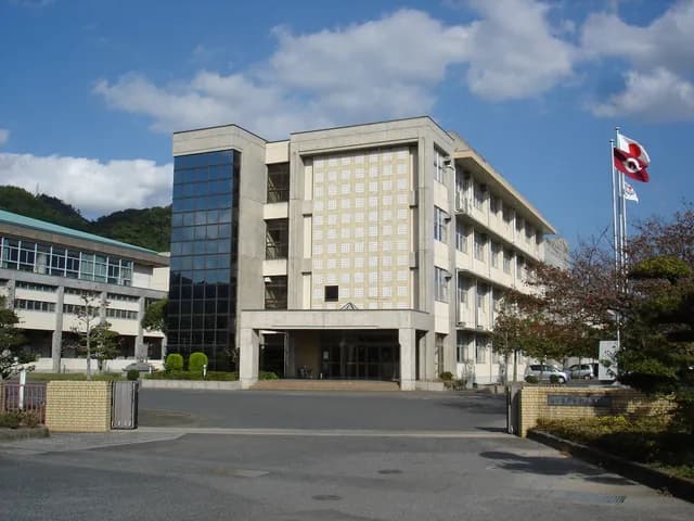 華陵高校の外観