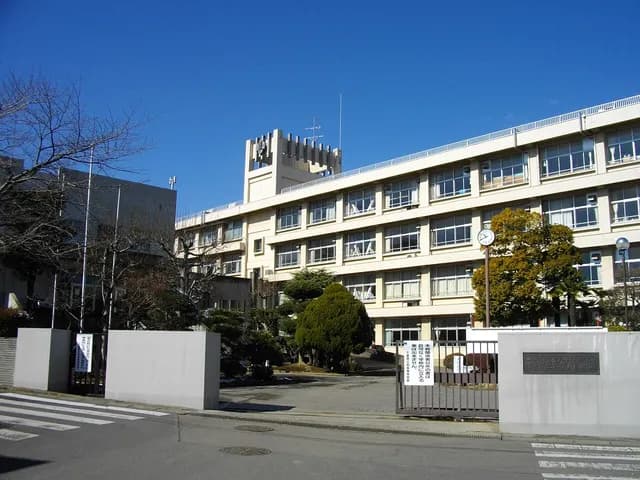 柏高校の外観