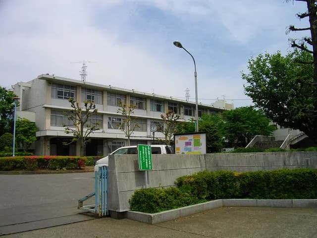 川口工業高校の外観