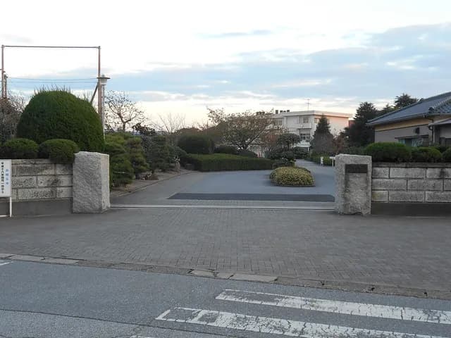 君津商業高校の外観