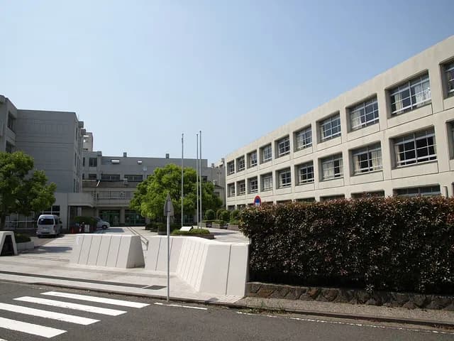 岸根高校の外観