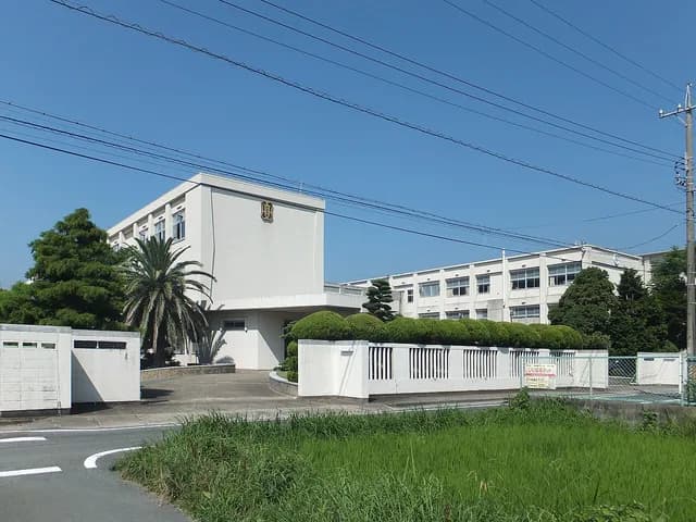 国府高校の外観