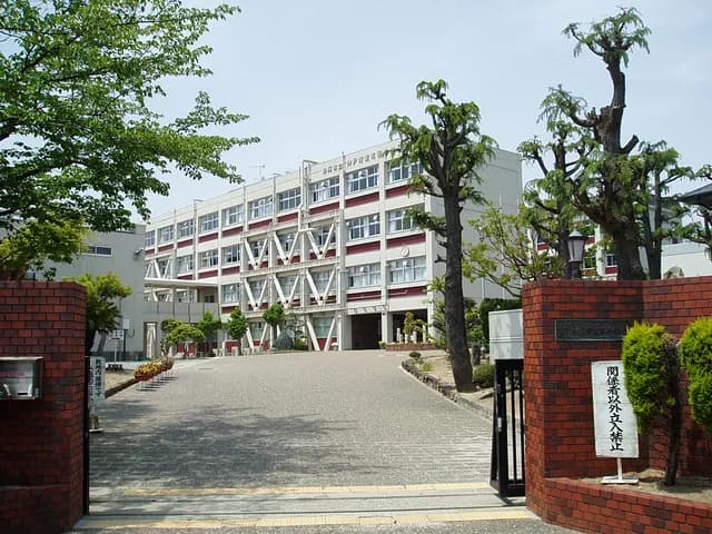 神戸商業高校の外観